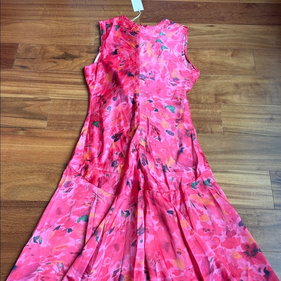 NWT floral handkerchief dress - Picture 13 of 15